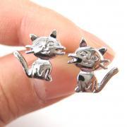 Adorable Kitty Cat Animal Shaped Stud Earrings in Shiny Silver